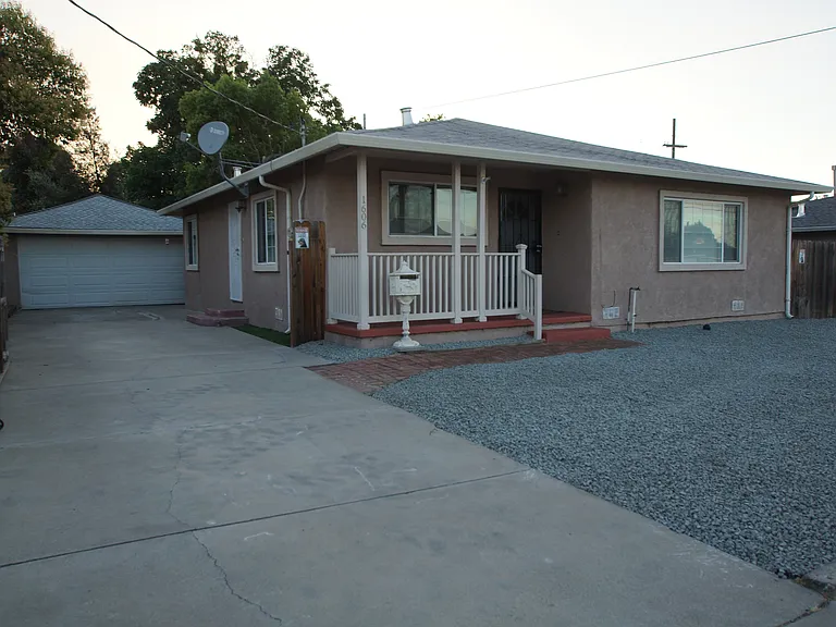 1606 Marie Ave — Photo 2