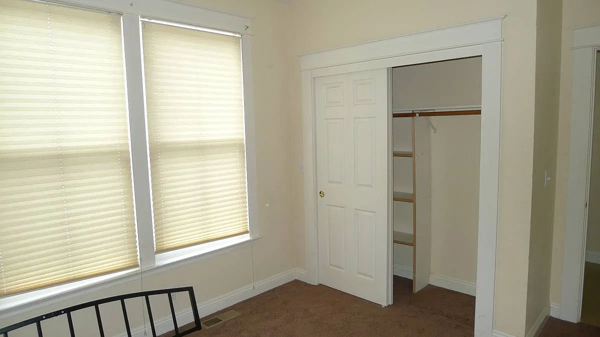 3 bed, 1300 sqft, $2,300 — Photo 3