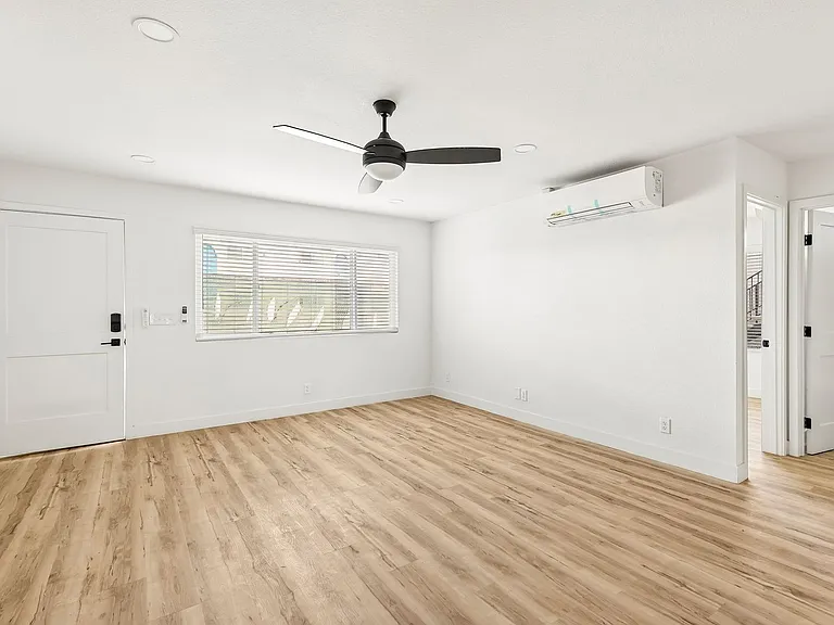 The Crest |NEWLY Renovated Studios, Lofts, 1, 2 & 3 Bedroom Homes Near the Beach — Photo 80