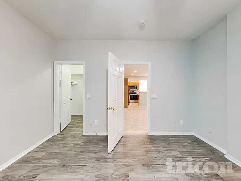 6619 W Golden Ln — Photo 6
