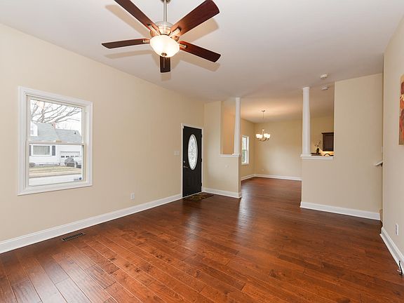 4th image of 3628 S Warwick Cir