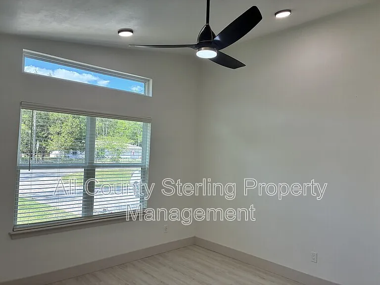 10230 NE 72nd St — Photo 24