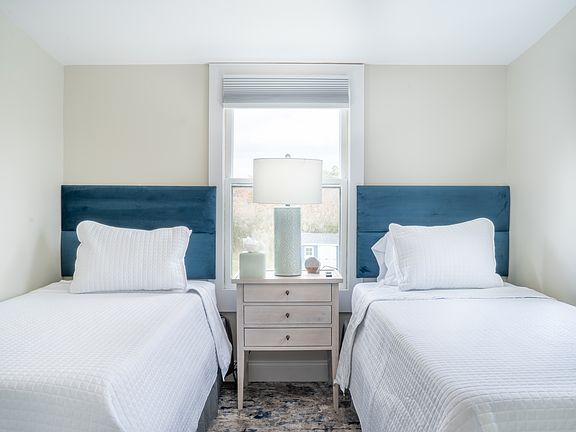 4th image of 935 Ocean Blvd #105