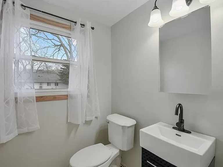 810 Centennial Dr — Photo 20