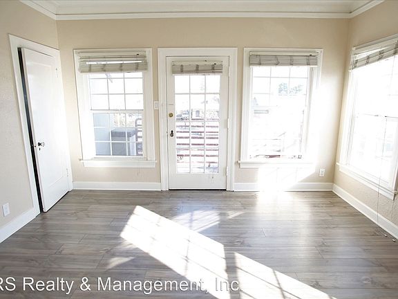 4th image of 1626 1/2 W 48th St #10591133