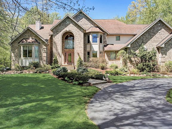 3rd image of 10637 Hickory Ln