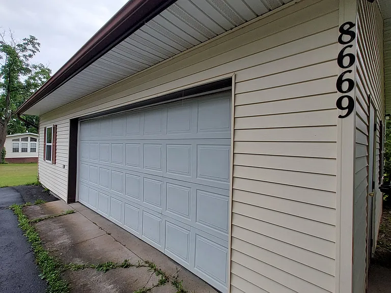 8669 Powell Rd — Photo 5