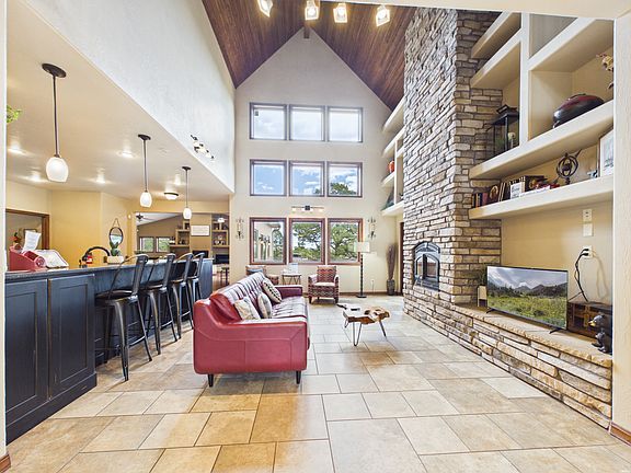 3rd image of 111 Avalon Ct