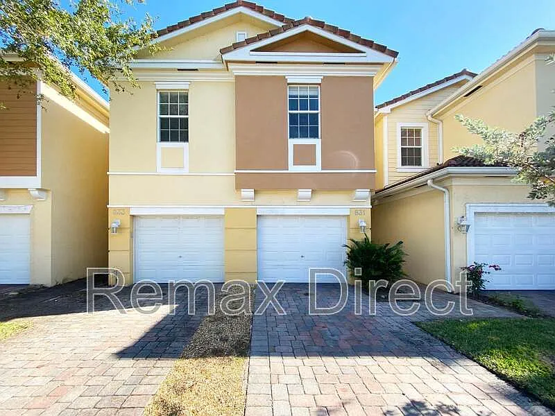 831 Pipers Cay Dr