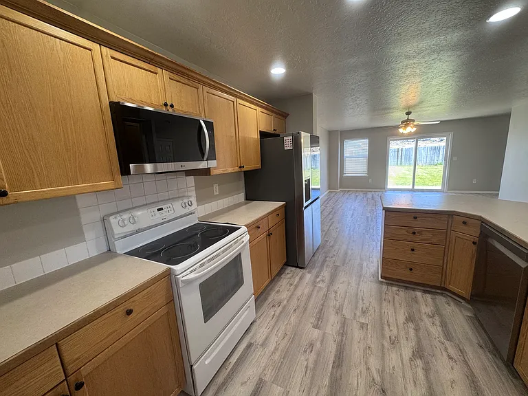 1700 NE Cinder Loop — Photo 12