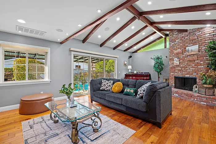 4 bed, 3.5 bath, 2311 sqft, $6,200 — Photo 4