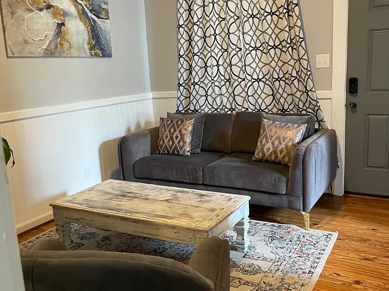 658 E Anderson St — Photo 2