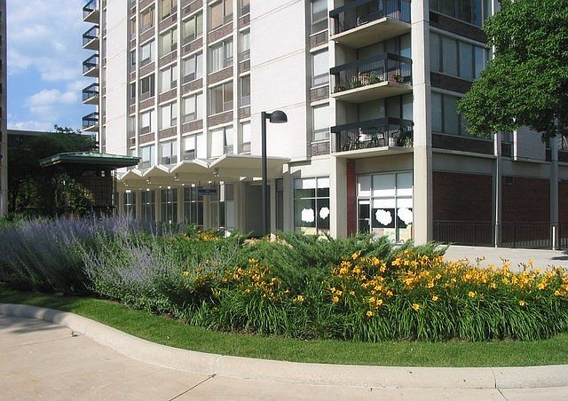 1st image of 1455 N Sandburg Ter APT 1403