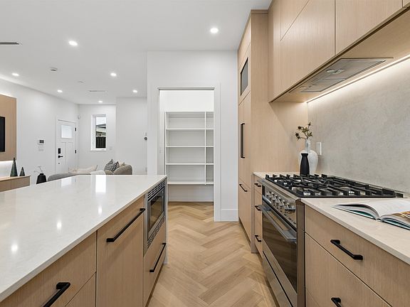 5th image of 3639 E 46th Ave #2