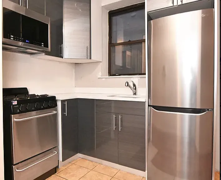 170 Allen St #4B — Photo 4