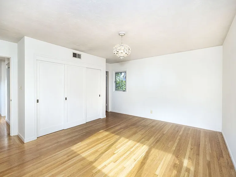 4287 Pomona Ave — Photo 12