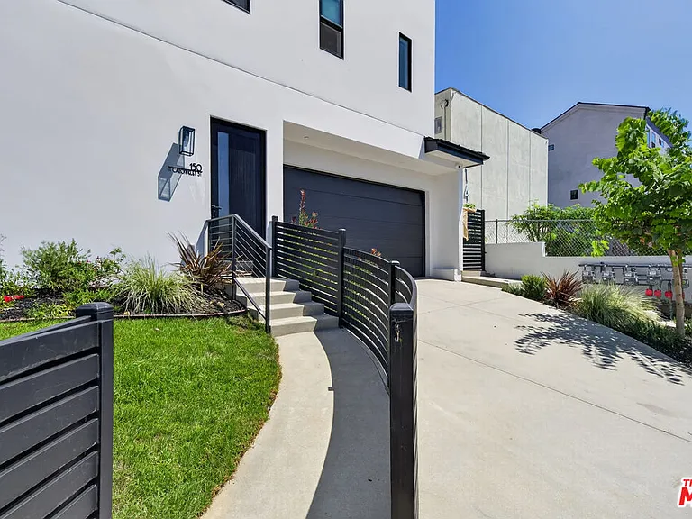 150 N Carondelet St — Photo 40