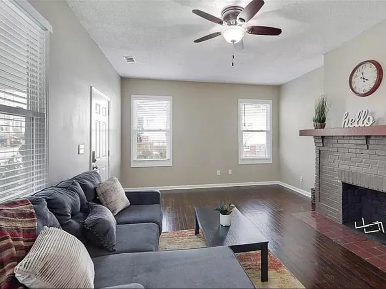 970 Parsons St SW — Photo 5