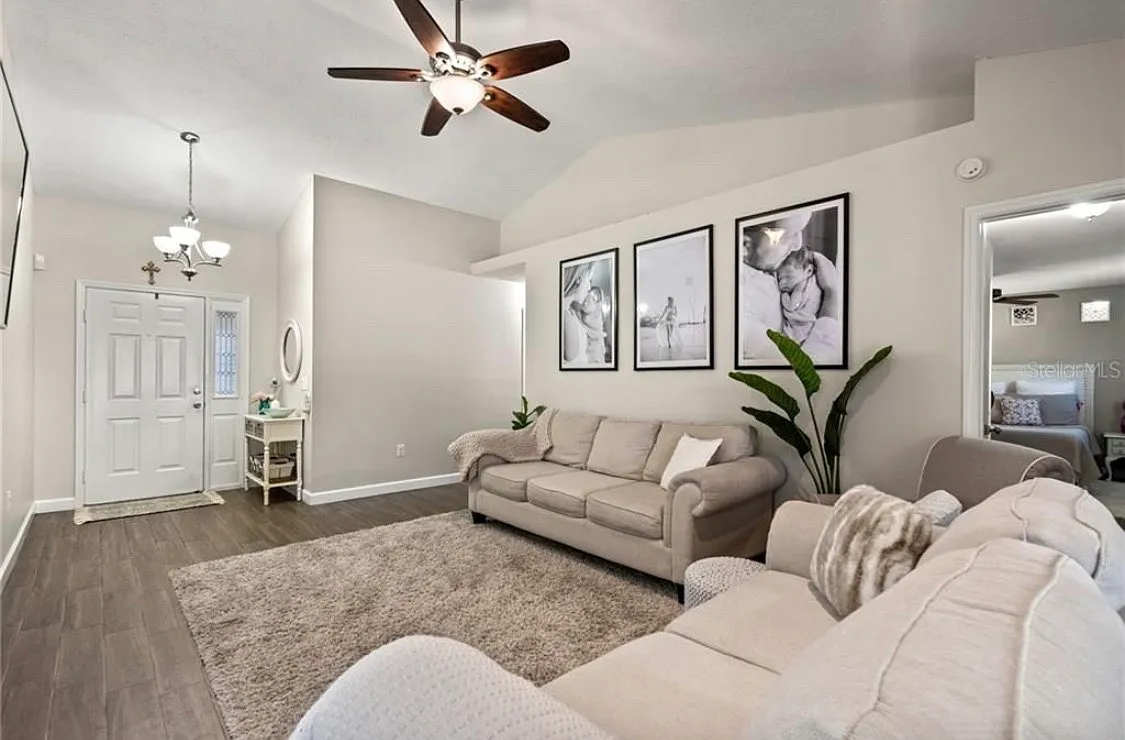 3 bed, 1343 sqft, $2,200 — Photo 4