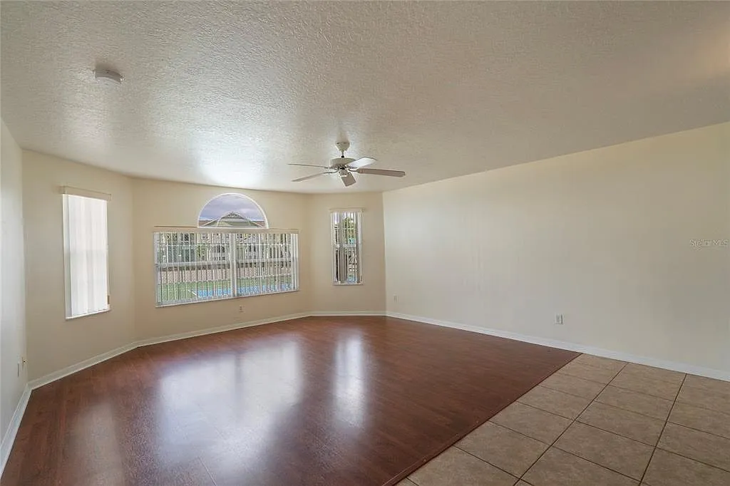 3 bed, 2.0 bath, 1357 sqft, $1,600 — Photo 3