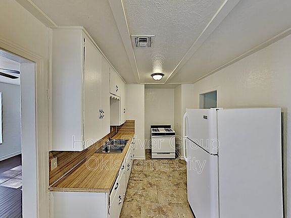 5th image of 1111 E Arkansas St