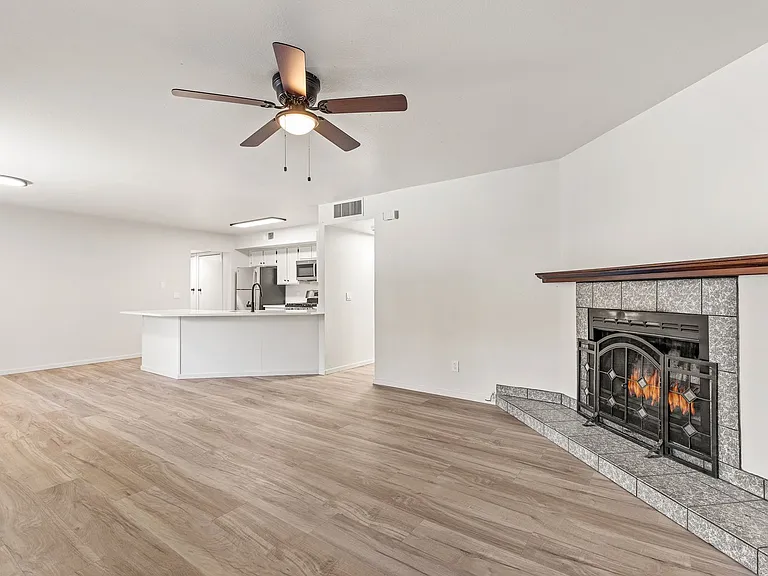 3325 E Lockett Rd — Photo 46