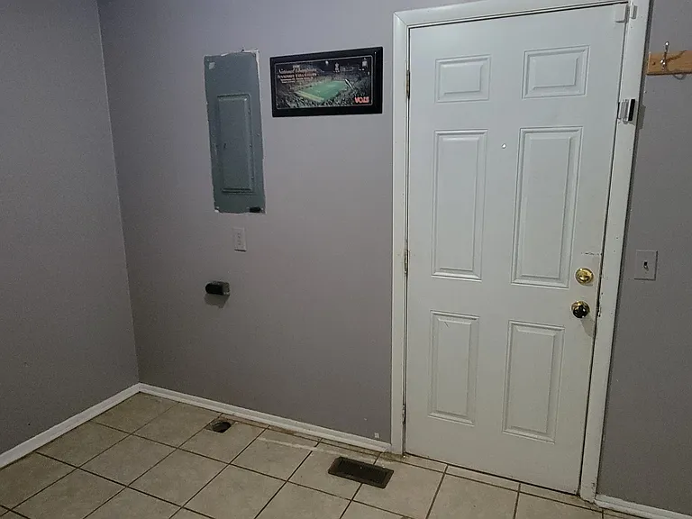 343 Paradise St — Photo 4