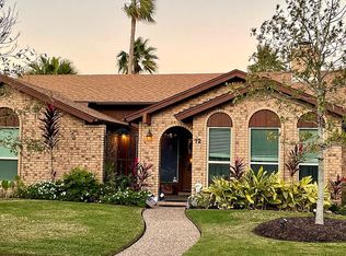 12 Colony Park Cir, Galveston, TX 77551