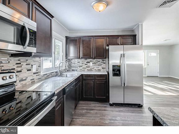 2nd image of 9 Sussex Dr