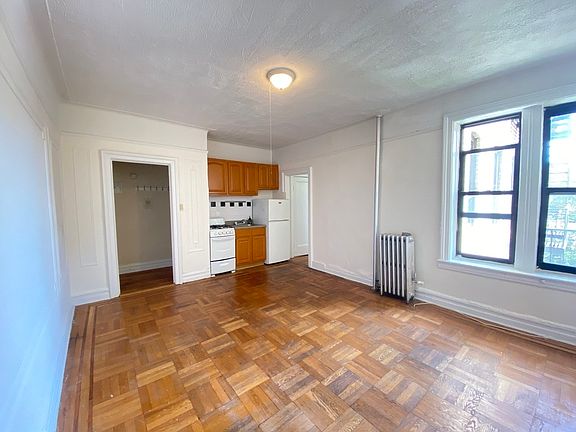 2nd image of 530 Parkside Ave #F4