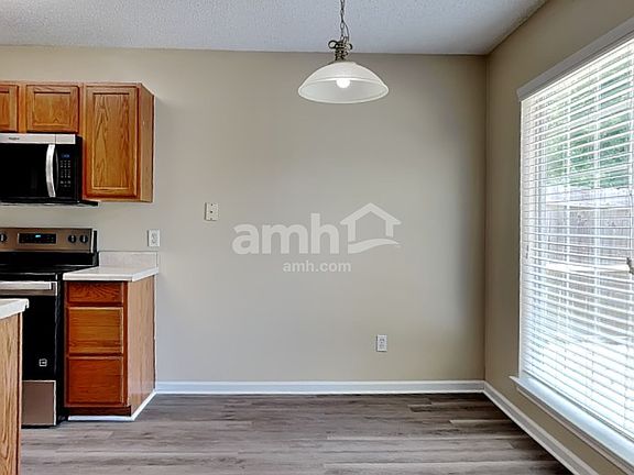 4th image of 432 Laurel Hill Cir