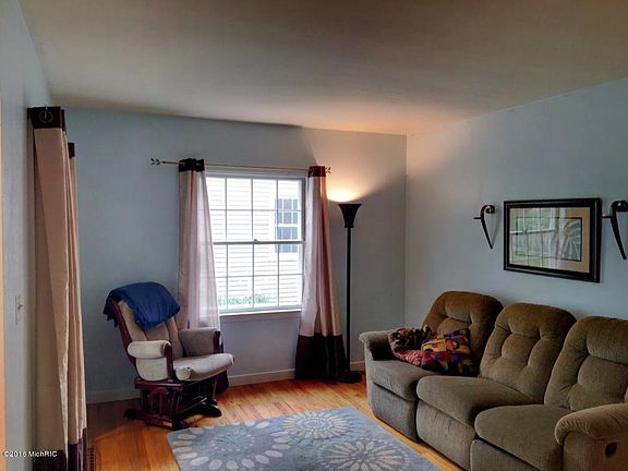 4th image of 2506 Blaine Ave SE