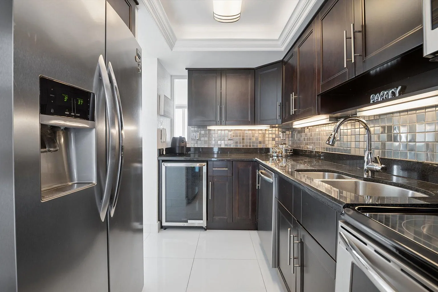 2 bed, 2.0 bath, $7,000 — Photo 2