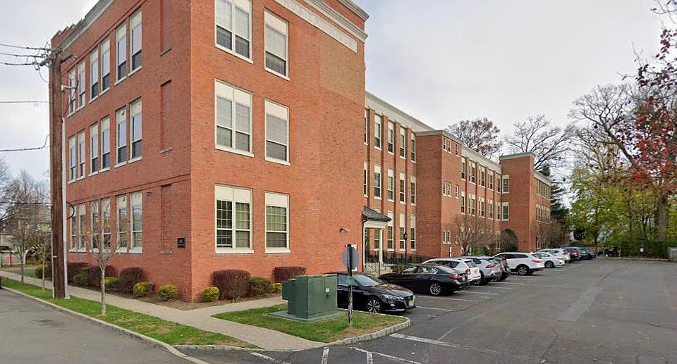 2nd image of 33 Forest Ave APT 1