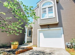 122 S Darby Ct, Bloomingdale, IL 60108