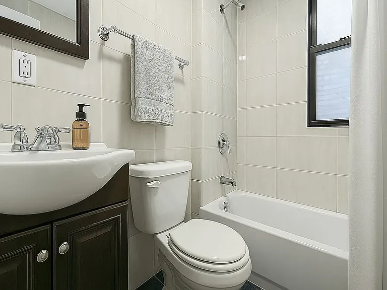 35 Hamilton Pl #712 — Photo 4