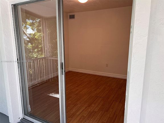 4th image of 2828 Jackson St APT B8