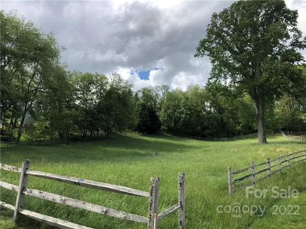 299 Knollwood Dr, Waynesville, NC 28786