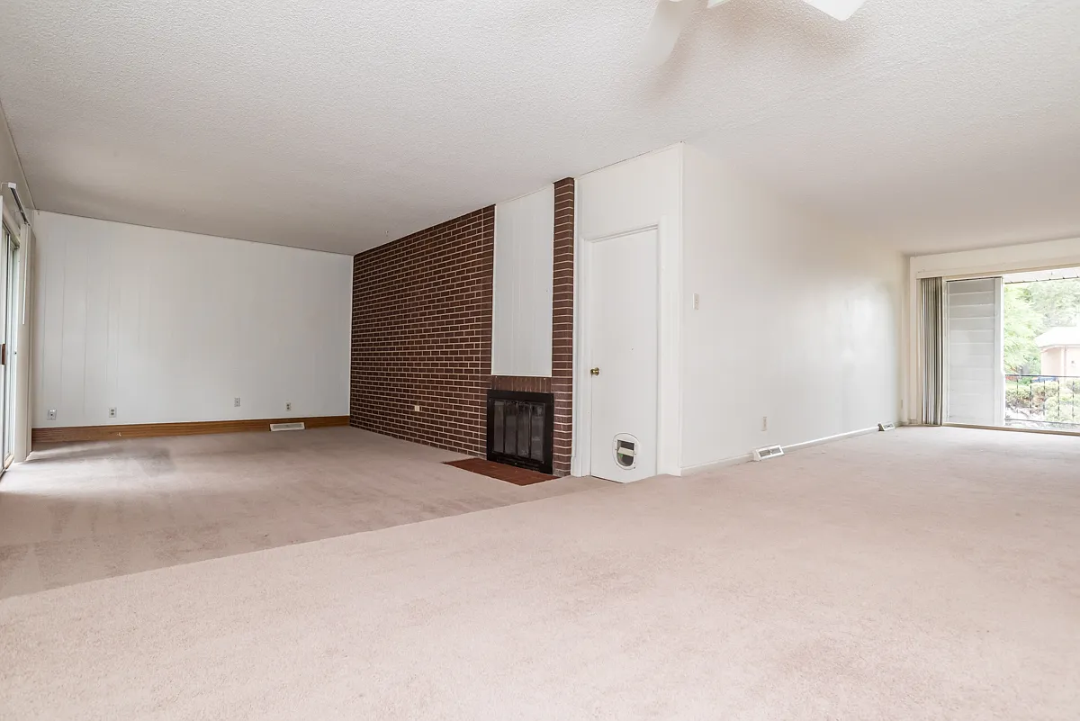 $0 Deposit Option! Walnut Hills Division, New Appliances, Garage, Fireplace, Storage! — Photo 3