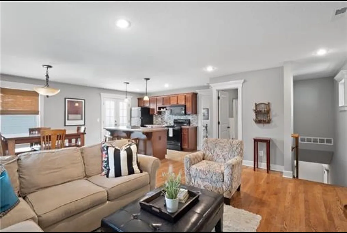 1 bed, 700 sqft, $1,285 — Photo 3