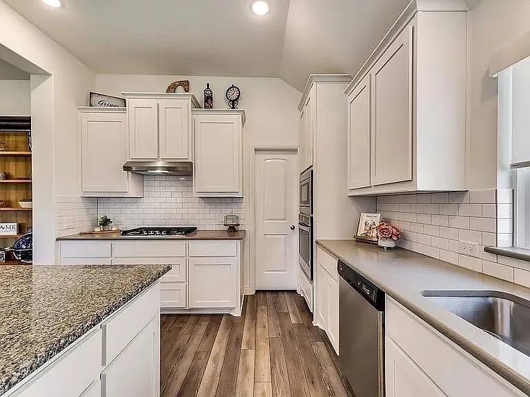 17013 Eastbrook Dr — Photo 8