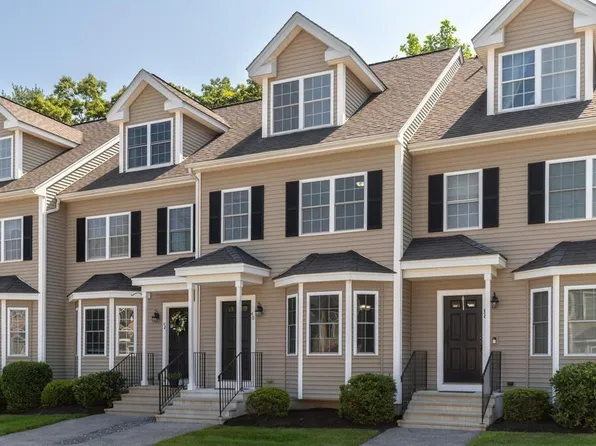 40 Whispering Pine Cir #40, Worcester, MA 01606