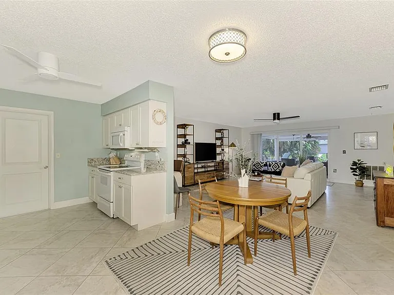 2643 Lear Rd — Photo 3