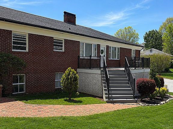 5th image of 403 Lower Creek Dr NE