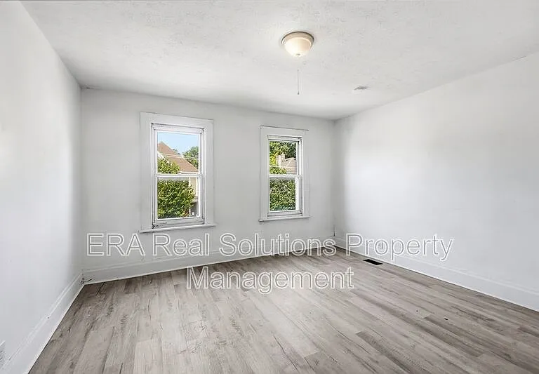 150 S Cypress Ave — Photo 25