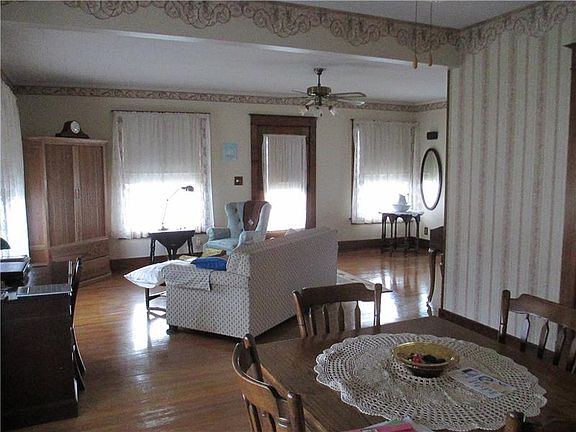 2nd image of 305 W Penn Ave