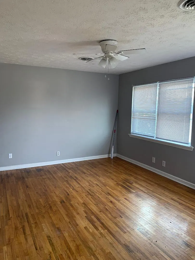 3 bed, 1.0 bath, 1000 sqft, $1,595 — Photo 2