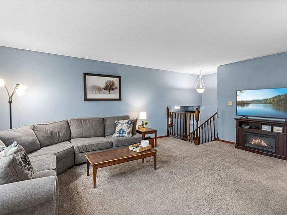 3rd image of 1728 Woodland Dr