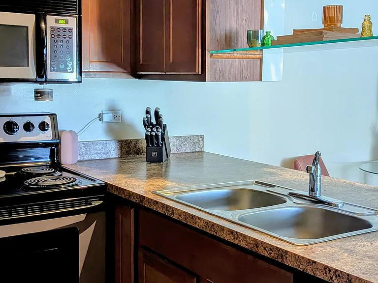 601 N Plum Grove Rd #GA — Photo 11