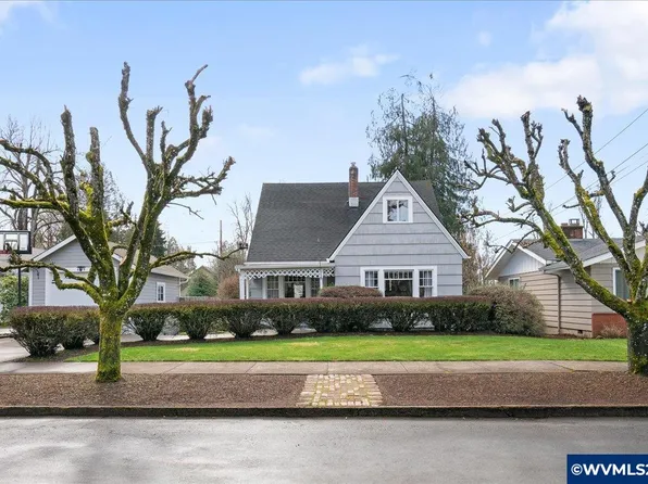 1307 N Water St, Silverton, OR 97381